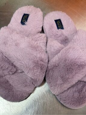 RACHEL Rachel Roy Plush Fuzzy Slide Slippers in Dusty Lavender Size 7-8